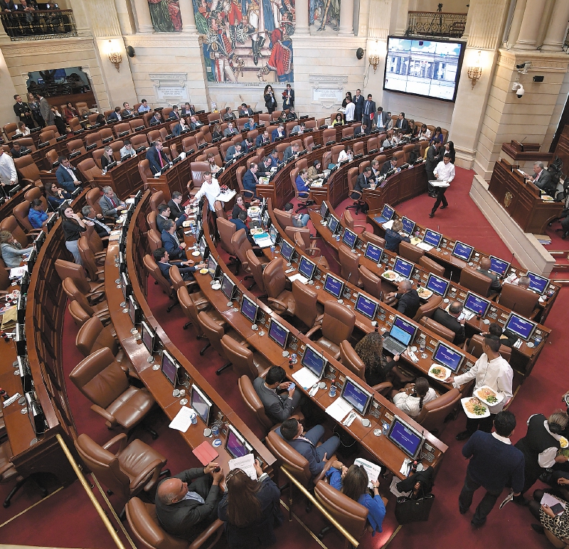 A tercer debate avanza proyecto que busca el reducir receso legislativo