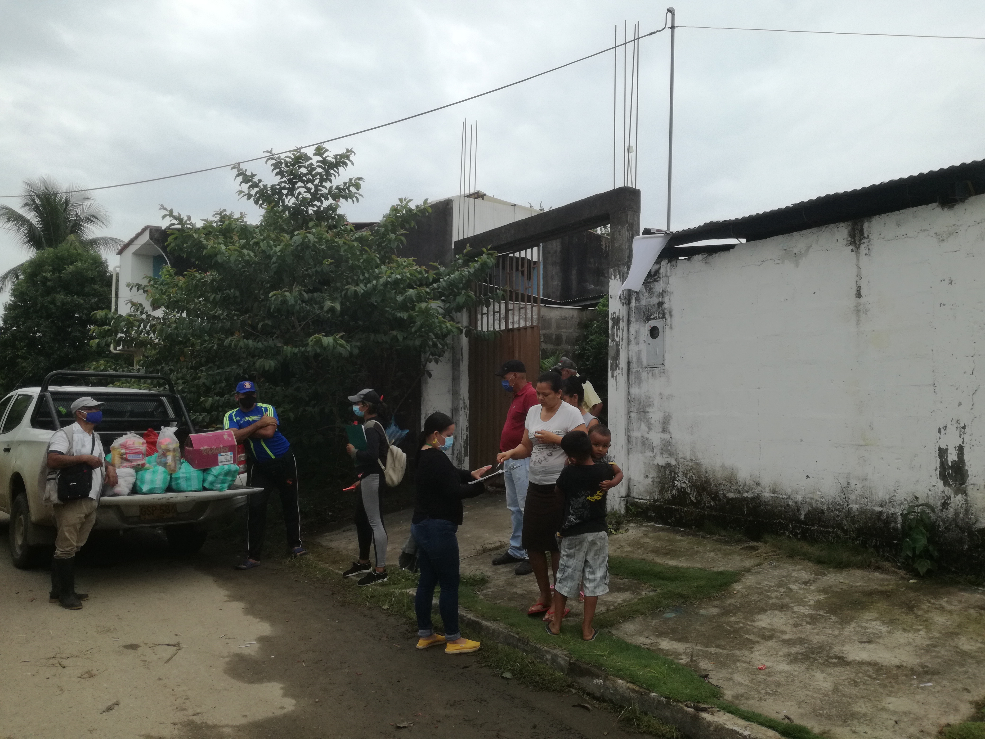 Entrega de mercados y bienes de primera necesidad.