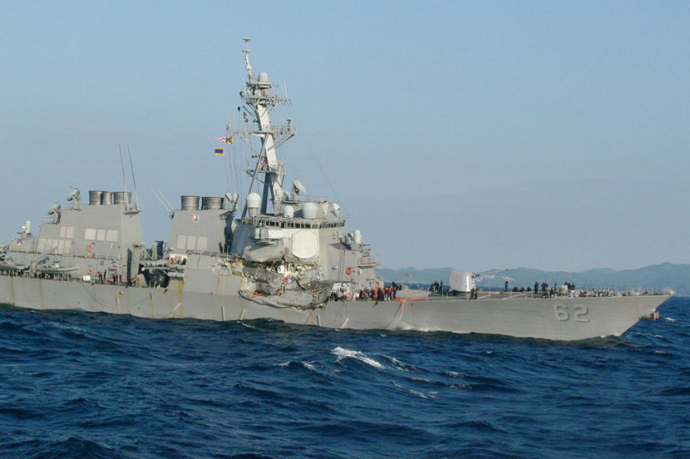 Guardacostas buscan marinos estadounidenses desaparecidos tras choque en Japón