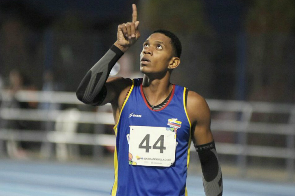 Medallota de Bernardo Baloyes en los 200 metros del atletismo