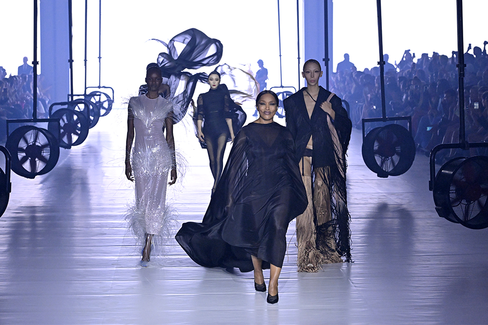 Mugler pone de moda el drama de nuevo con su más reciente colección