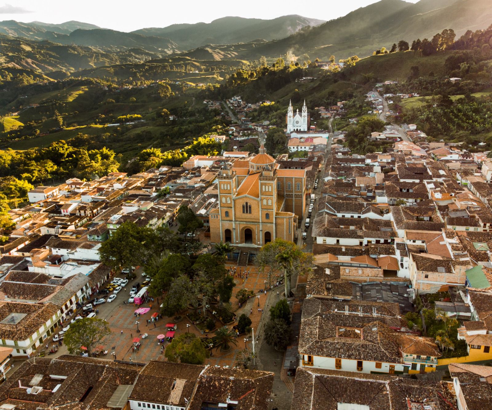 ¿Cuánto se destinó en el primer trimestre para proyectos turísticos en Colombia?