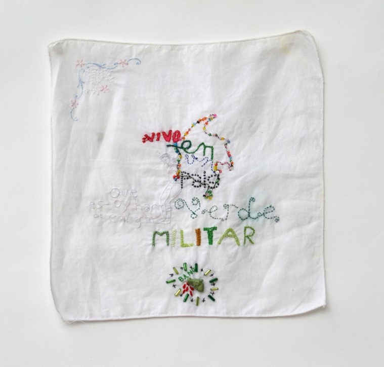 Lady Bionika. Serie Delicado Duelo (fragmento), 2008. Pañuelos antiguos bordados con hilos de algodón.