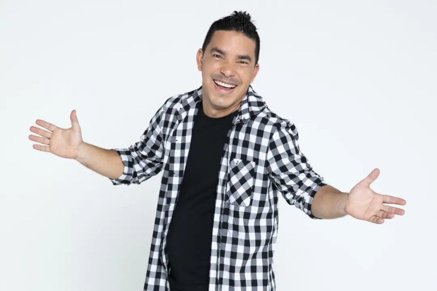 Él es Darwin Almeida, ‘Tu tormento vallenato’, de la emisora La Kalle