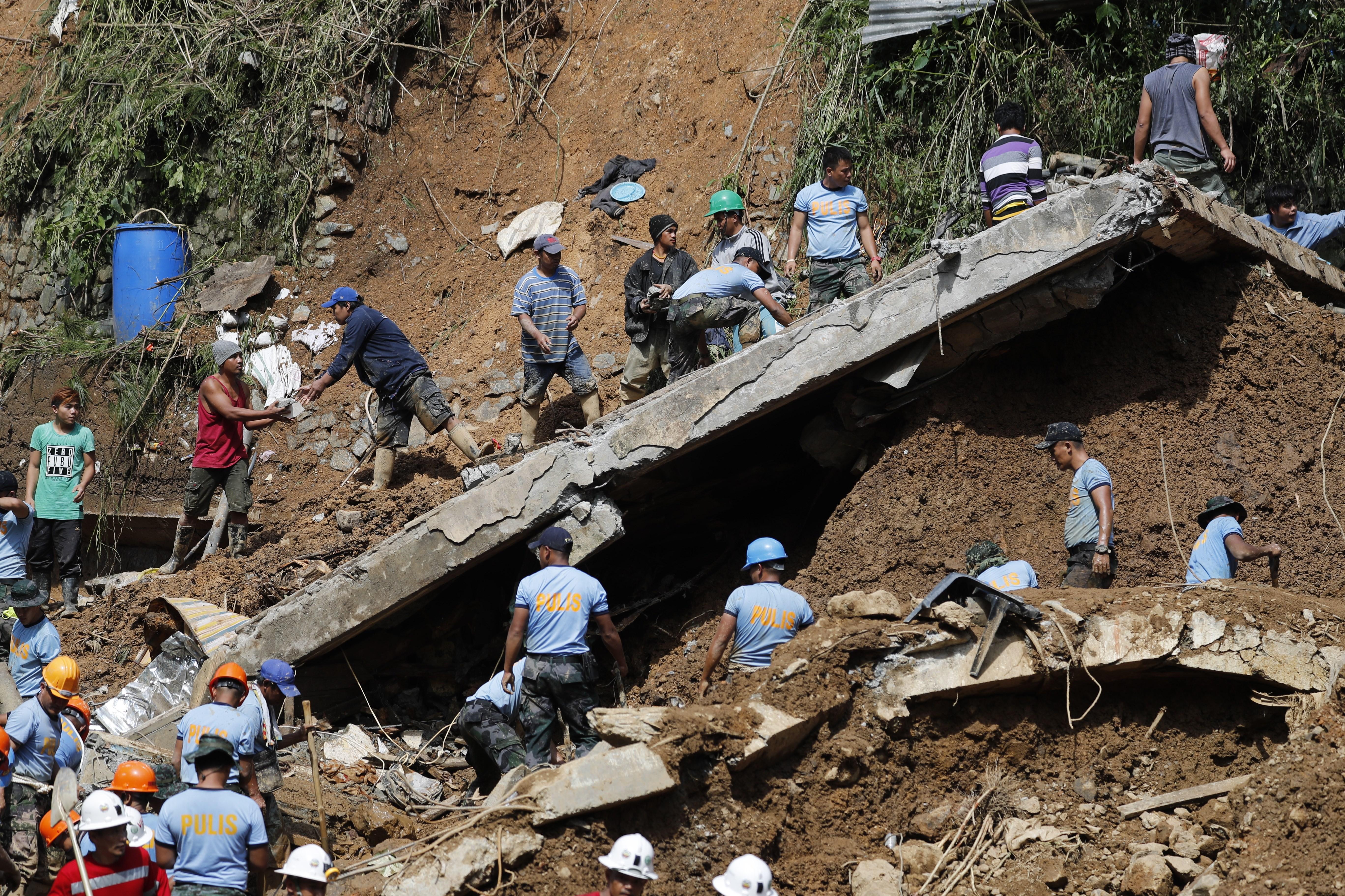 Filipinas se vuelca en rescate de centenar de personas sepultadas en una mina
