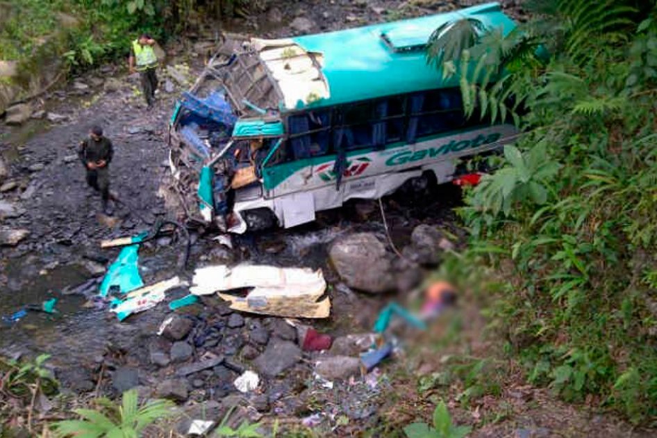 Dos niños murieron en accidente de bus escolar