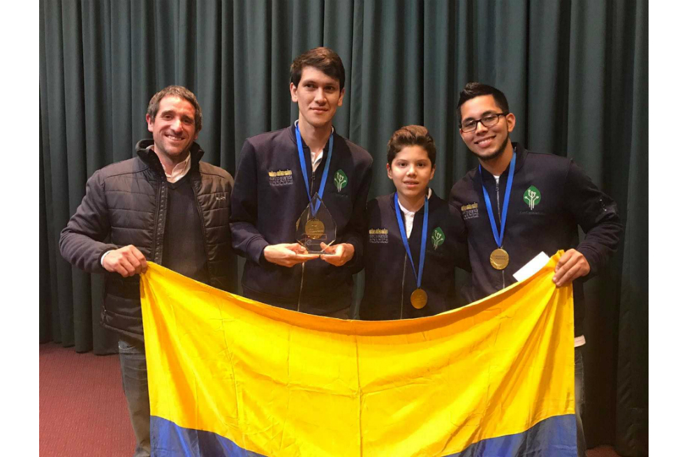 Grupo de 15 colombianos clasifica a dos mundiales de robótica en Japón