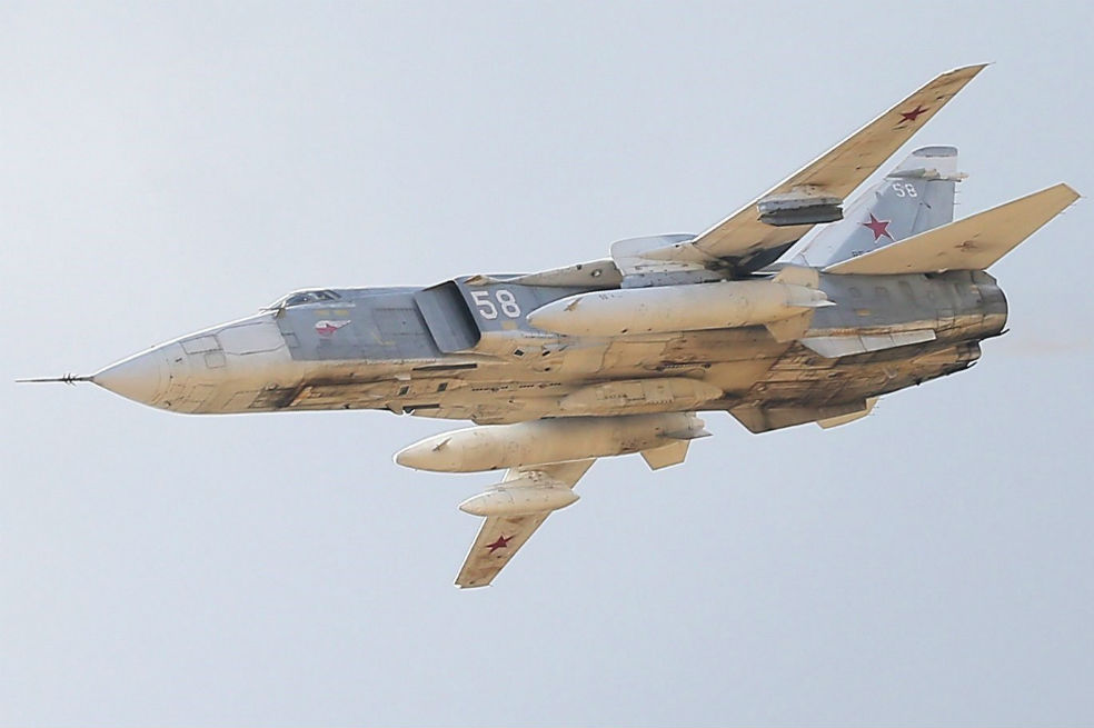 Fotografía de archivo de un avión Su-24 durante una competición en agosto de 2017. /Agencia EFE