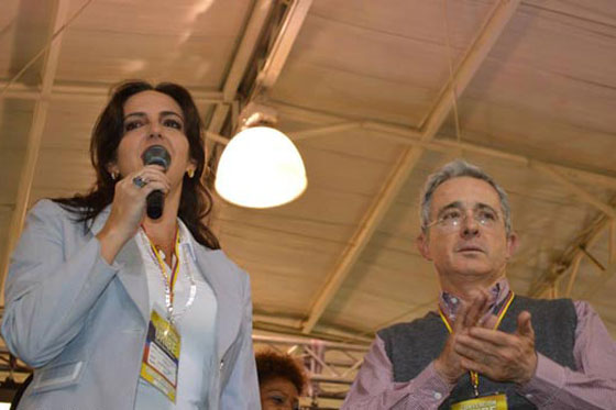 María Fernanda Cabal junto al senador y expresidente Álvaro Uribe Vélez.
