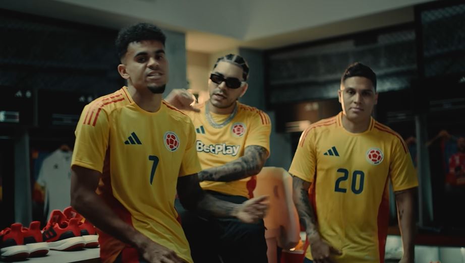 “Lucho” Díaz y su canto: “Cierren la cuadra que hoy juega la selección mía”