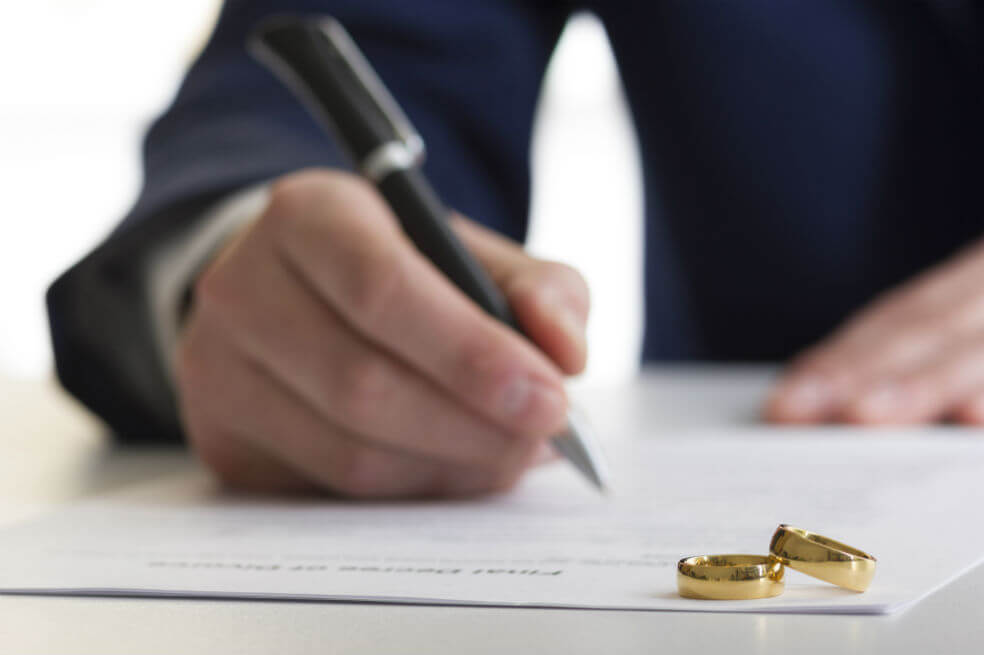 El ciudadano idiota, divorcio sin amor