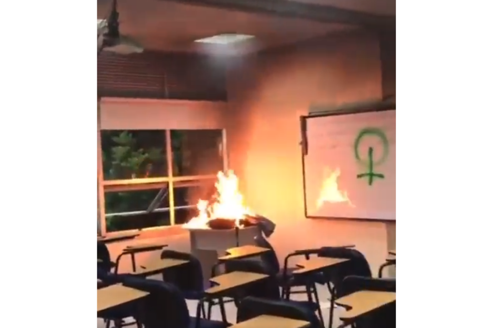 Protesta por presunto acoso de profesor terminó en desmanes en el ITM de Medellín