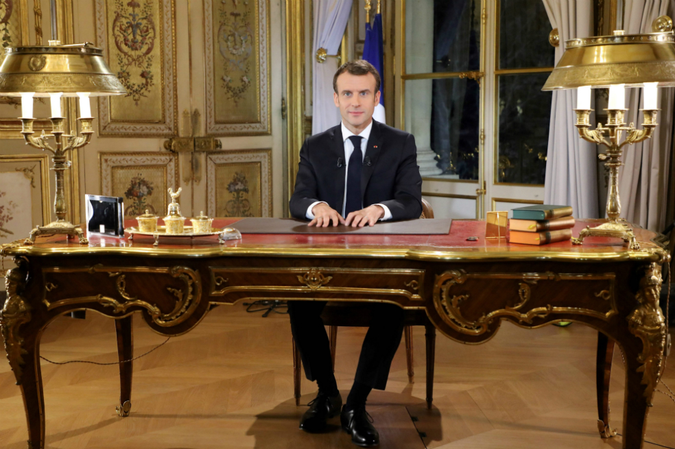 El presidente de Francia, Emmanuel Macron, se dirigió a sus compatriotas en una alocución televisada. / AFP