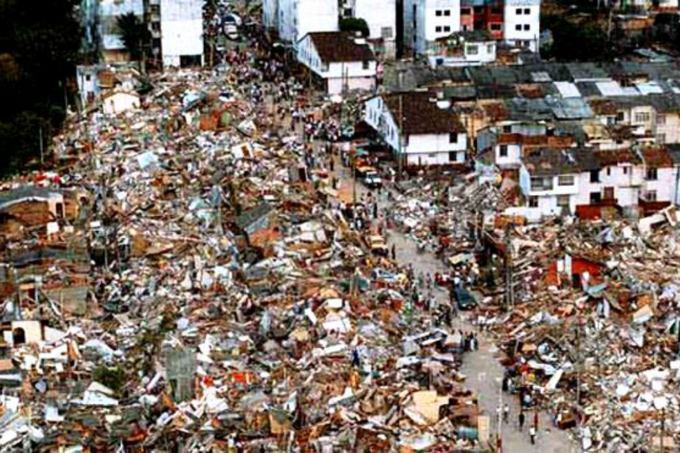 Sobre las grietas del café (Relatos del terremoto del eje cafetero)