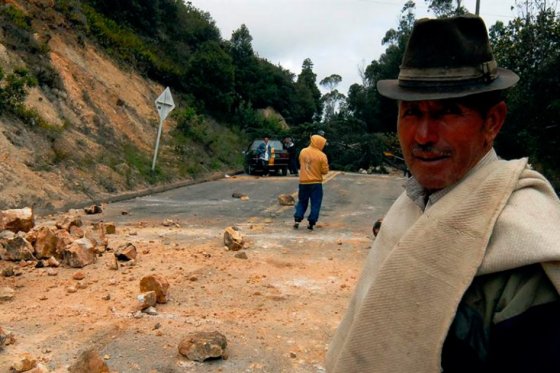 Campesinos levantan bloqueos para destrabar negociaciones