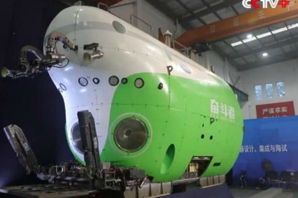 Sumergible chino tripulado baja al punto más profundo del planeta