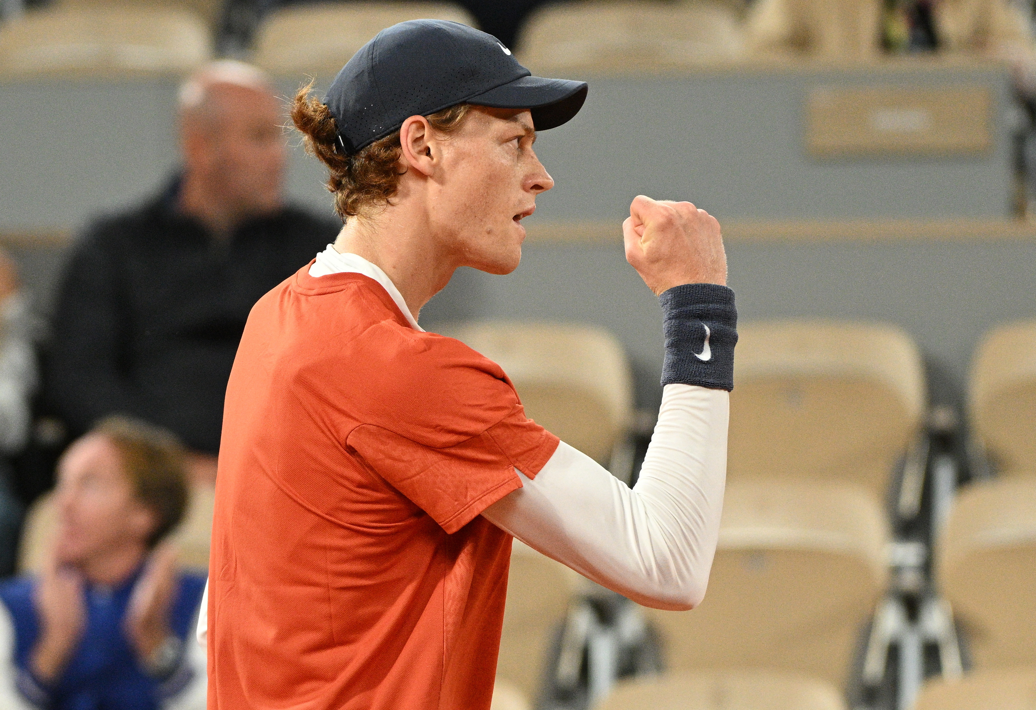 Paris (France), 31/05/2024.- Jannik Sinner of Italy in action during his men's singles third round match against Pavel Kotov of Russia at the French Open Grand Slam tennis tournament at Roland Garros in Paris, France, 31 May 2024. (Tenis, Abierto, Francia, Italia, Rusia) EFE/EPA/CAROLINE BLUMBERG