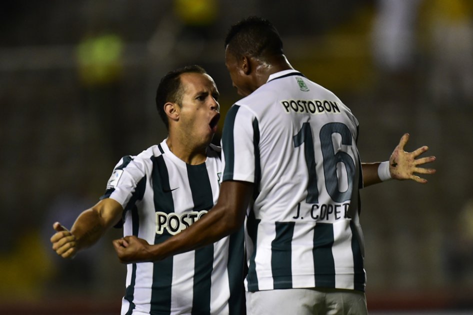 Alejandro Guerra celebra el primer gol de Nacional en Guayaquil. Foto: AFP