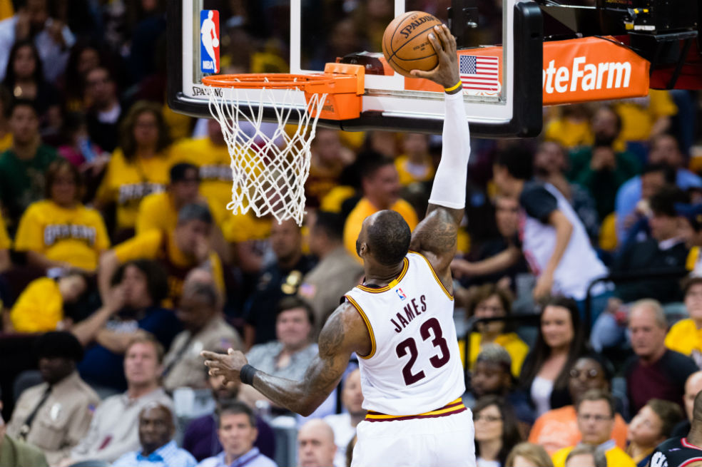 Cavaliers y Rockets arrancan con victoria en las semifinales de conferencia
