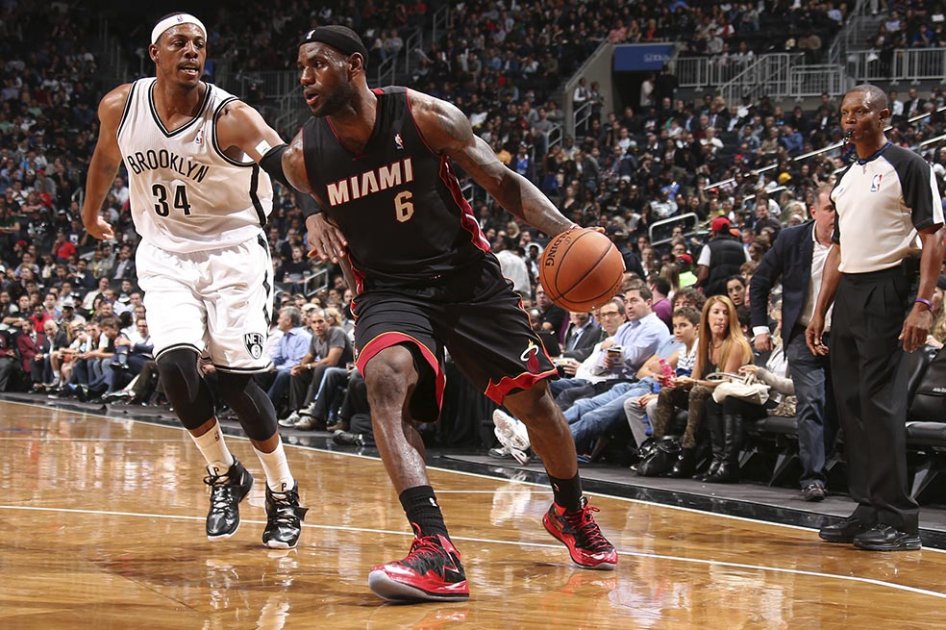 LeBron James quiere jugar un partido profesional de fútbol americano
