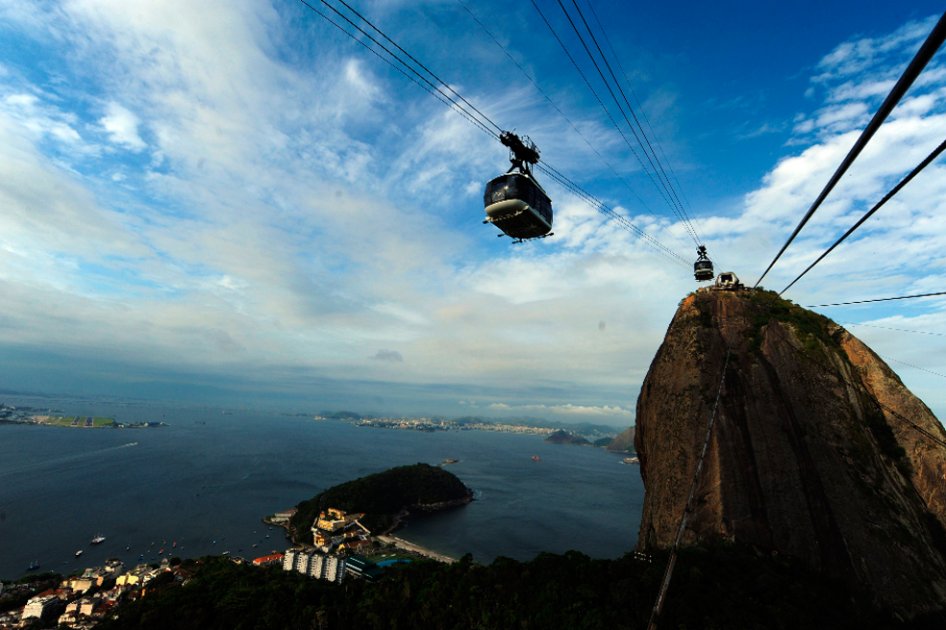 El teleférico que sube a la cumbre del cerro del Pan de Azúcar, Río de Janeiro.