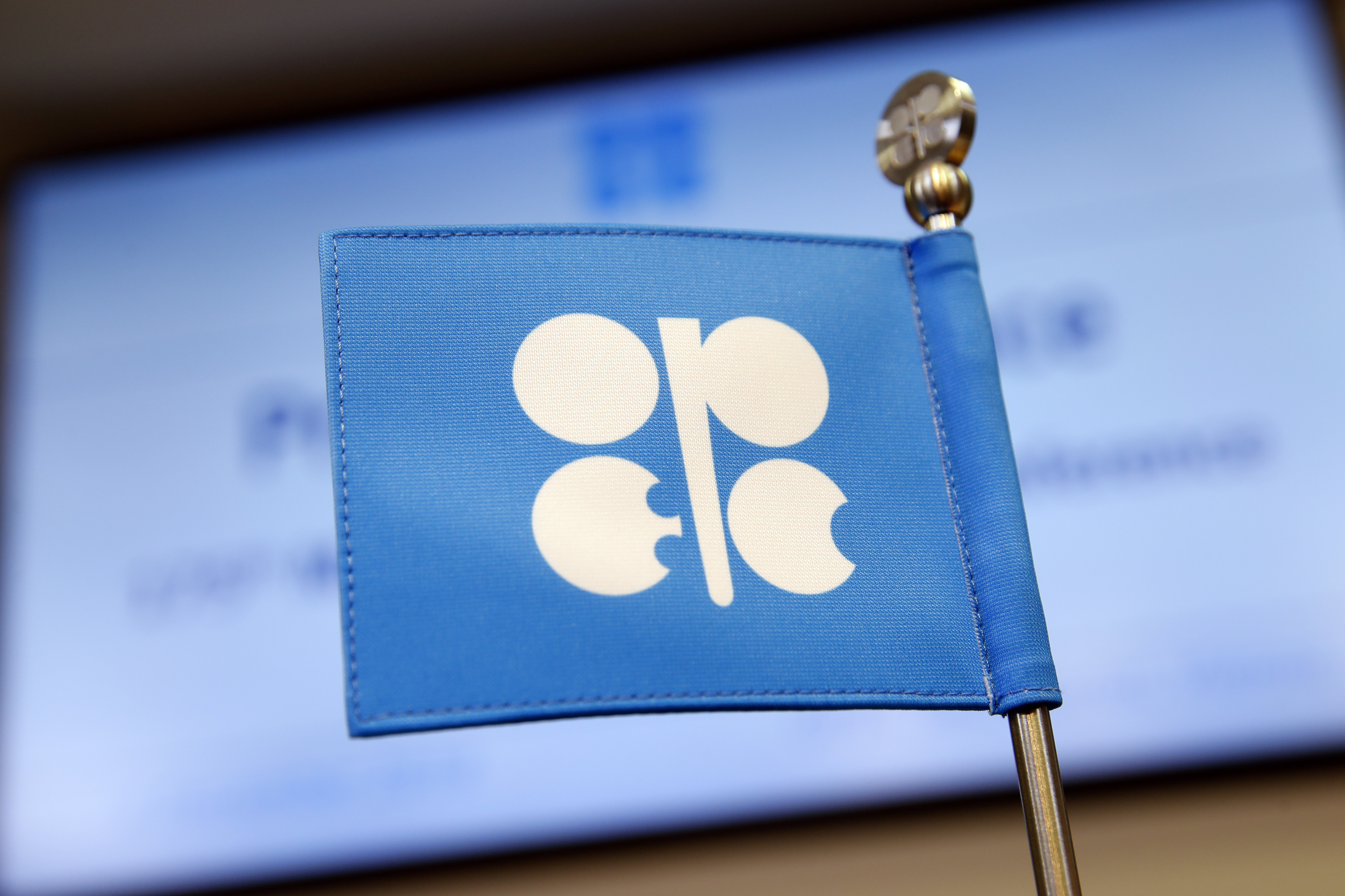 OPEP+ debe replantearse el recorte de producción crudo: AIE