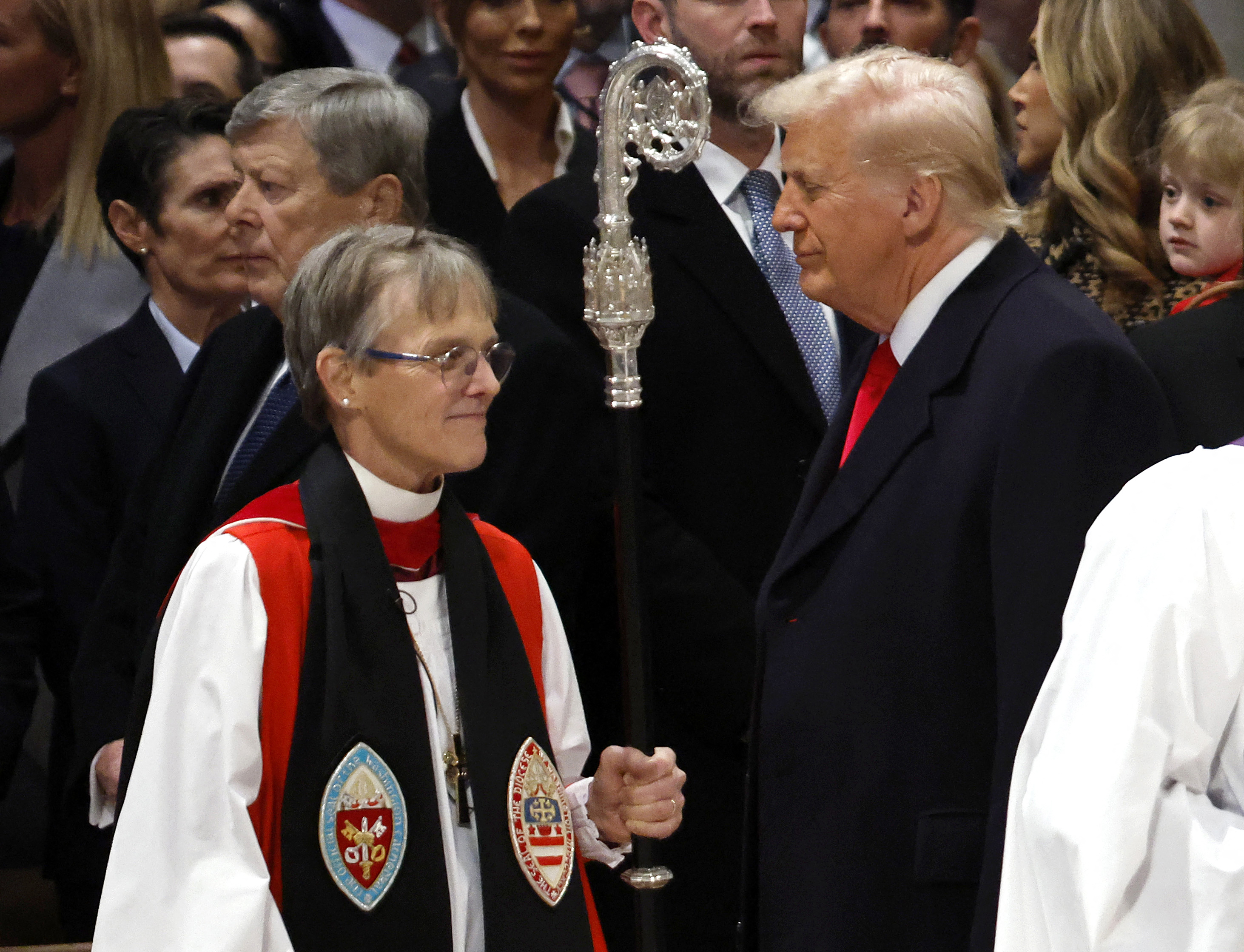 El sermón de una obispa ante Trump en el que implora piedad por migrantes y LGBT