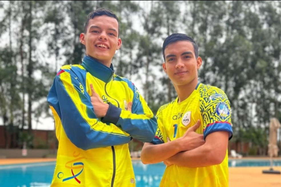 Hermes Valero y Maickol Peña (der), de la selección de Colombia de fútbol de salón sub-17.
