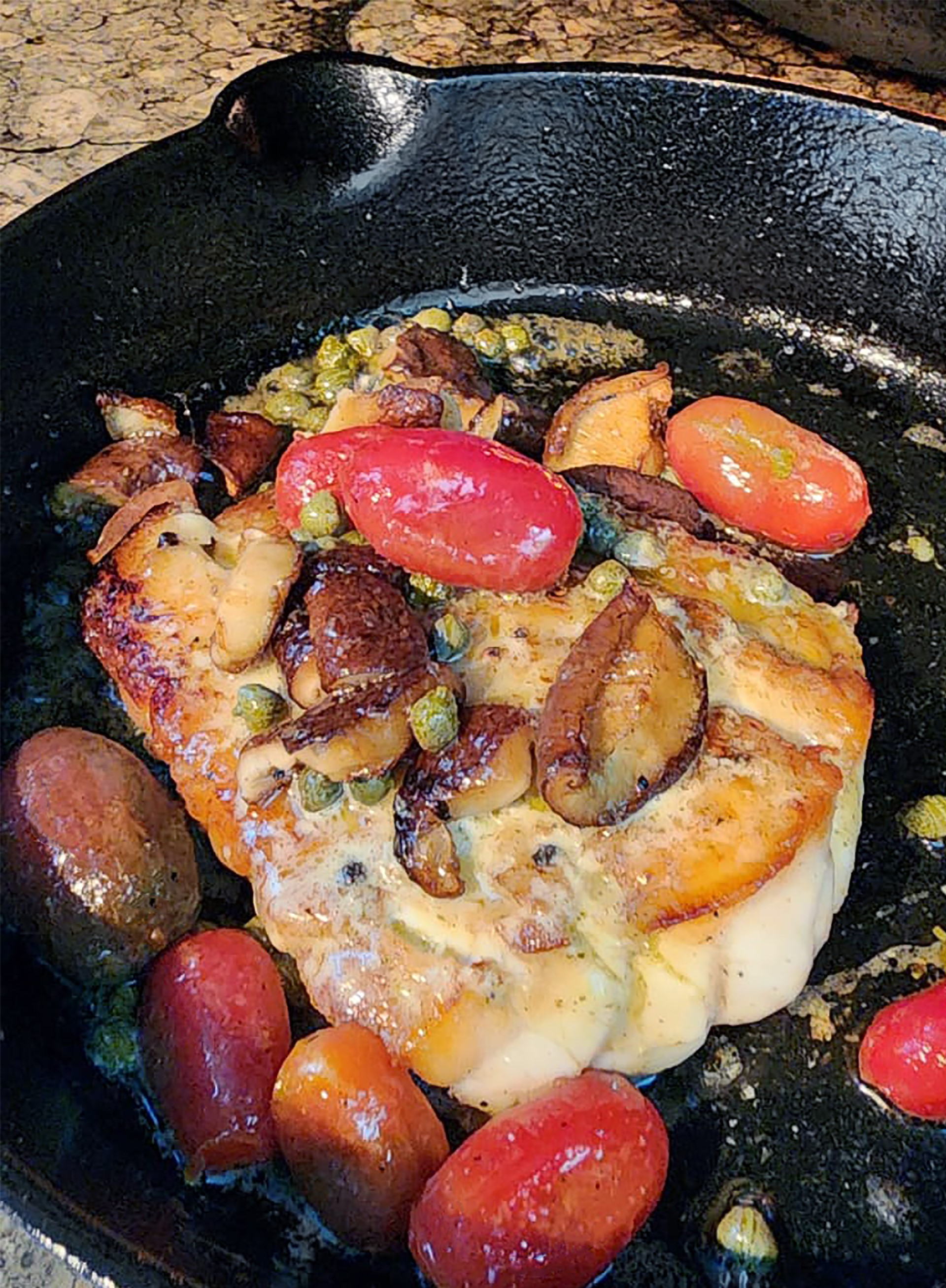 Receta para preparar pesca del día con hongos y tomaticos uvalina