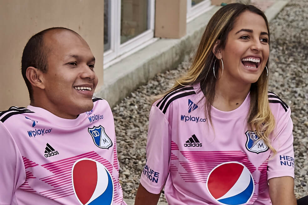 Rosada, así es la nueva camiseta de Millonarios