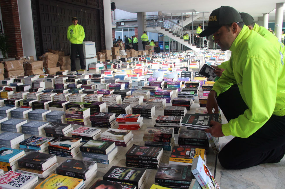Incautan más de 20 mil libros pirata en el centro de Bogotá