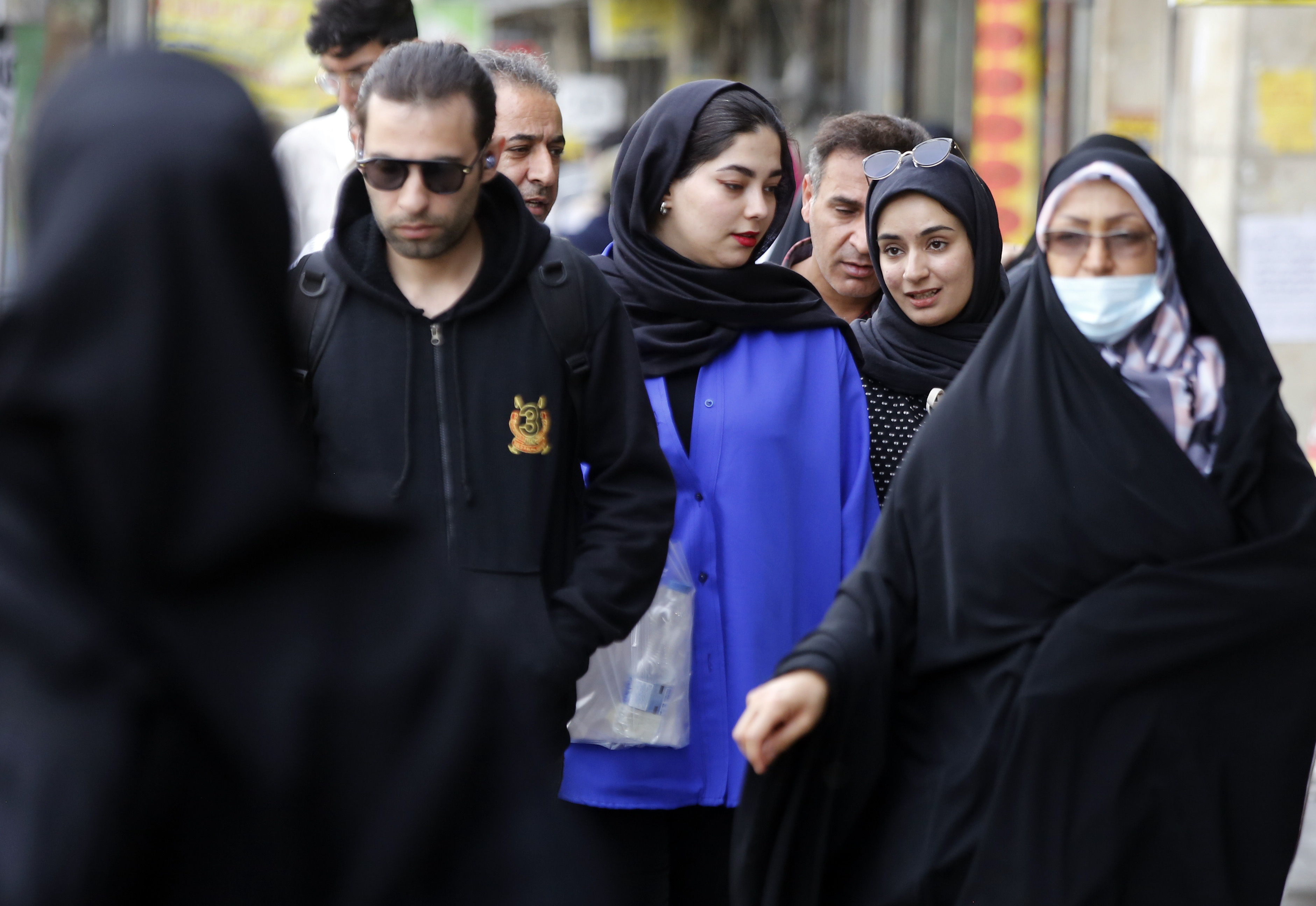 Tehran (Iran (islamic Republic Of)), 16/04/2024.- Iranians walk in a street in Tehran, Iran, 16 April 2024. Iranian President Ebrahim Raisi on 14 April said any new targeting of his country will be met with stronger response, after Iran's Islamic Revolutionary Guards Corps (IRGC) launched drones and rockets towards Israel late on 13 April. The Israeli Chief of the General Staff LTG Herzi Halevi said on 15 April the Iranian launch of missiles and drones against Israel will be met with a response. (Teherán) EFE/EPA/ABEDIN TAHERKENAREH