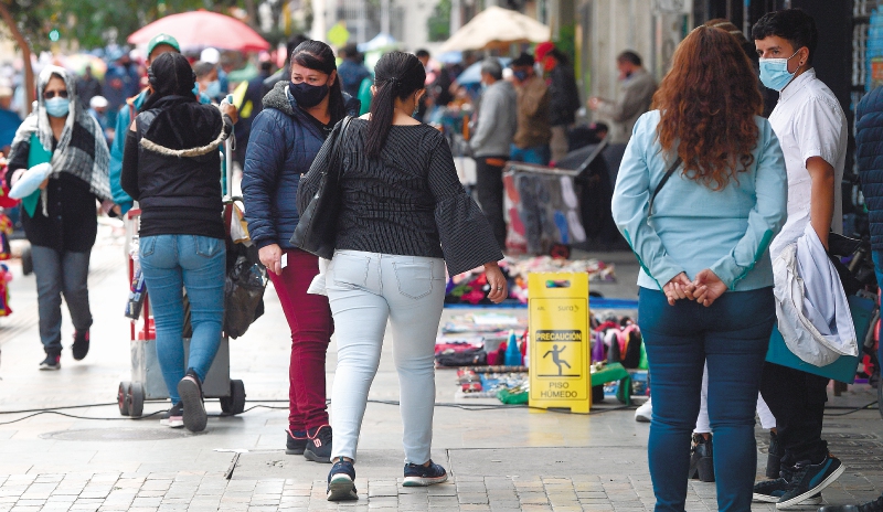 Las mujeres todavía están lejos de cantarle victoria al desempleo