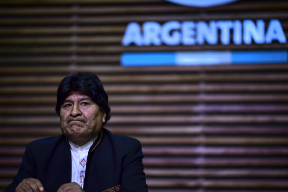 El expresidente Evo Morales advierte desde su exilio en Argentina que habla con sectores de las Fuerzas Armadas “preocupados” con la derrota del Gobierno interino / AFP