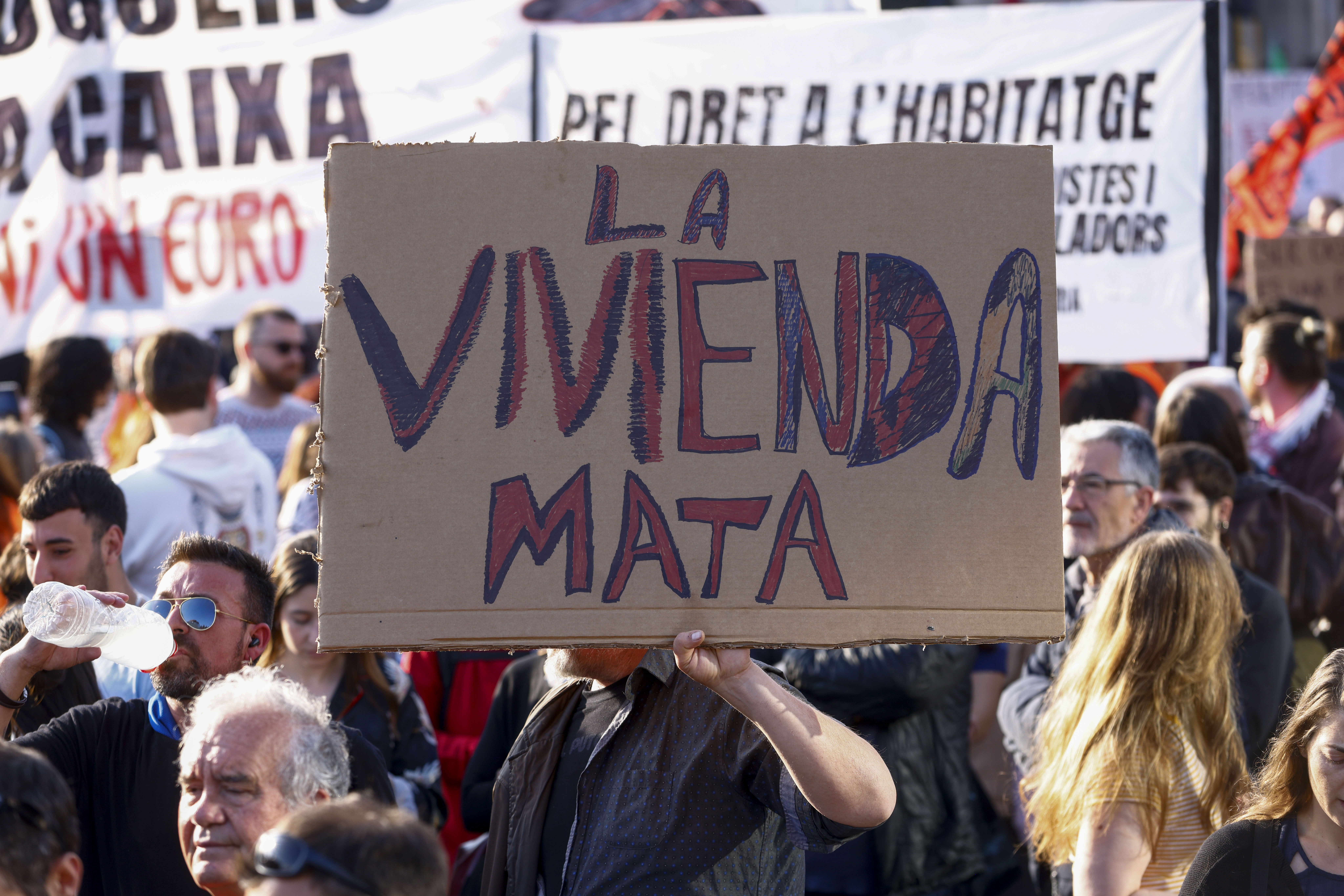 No más casas sin gente, no más gente sin casas
