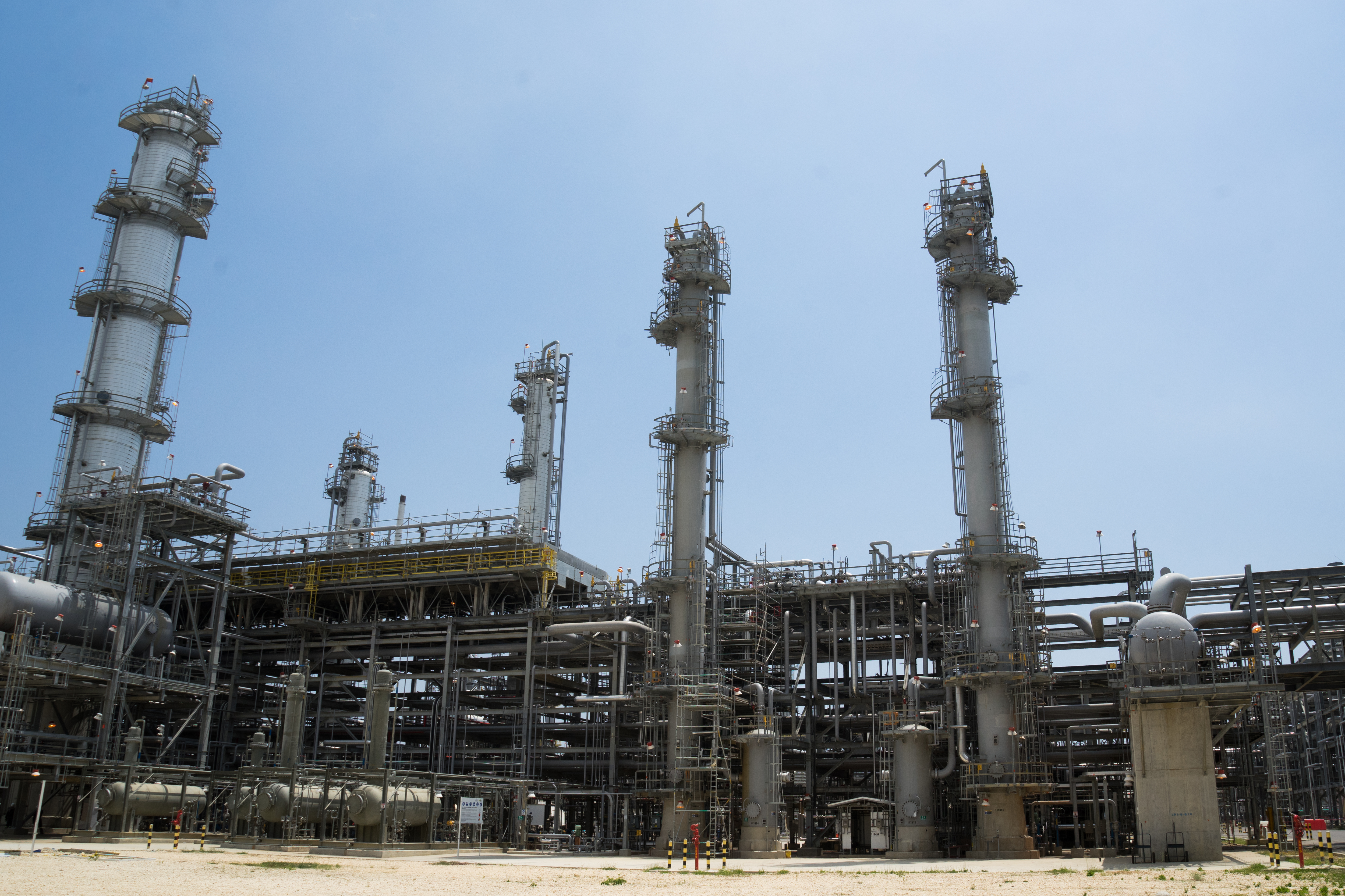 Tercerización de servicios, camino para bajar costos en sector petrolero, dice informe