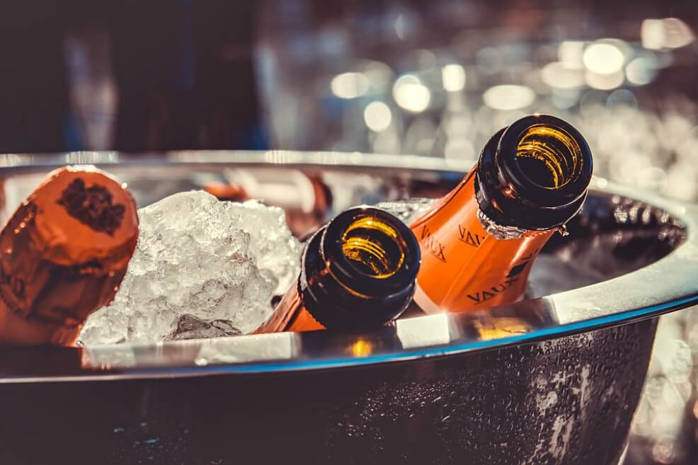 Los jóvenes que ven publicidad alcohólica son más propensos a ser bebedores