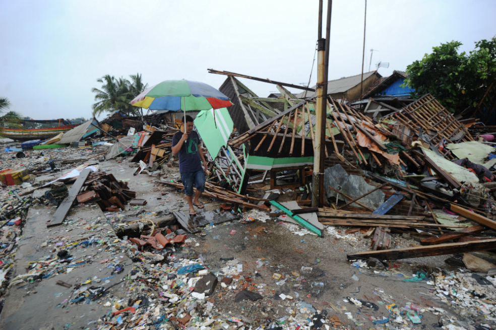 Disminuyen esperanzas de encontrar sobrevivientes del tsunami en Indonesia