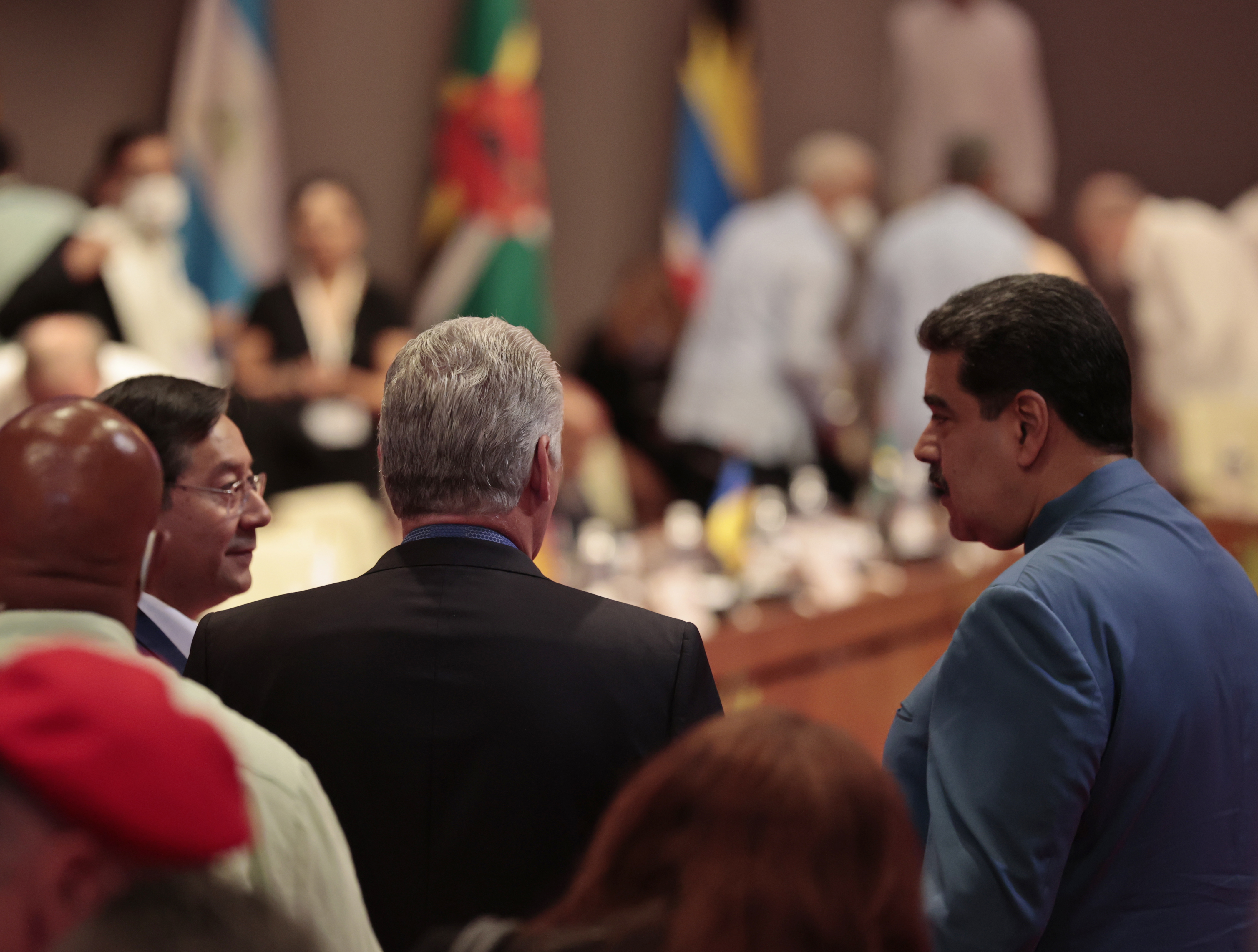 AME2761. LA HABANA (CUBA), 27/05/2022.- El presidente de Cuba, Miguel Diaz-Canel (c), de Bolivia, Luis Arce (i), y de Venezuela, Nicolas Maduro, participan hoy en la XXI Cumbre de la Alianza Bolivariana de los Pueblos de Nuestra América (ALBA), en La Habana (Cuba). El presidente de Cuba, Miguel Díaz-Canel, cargó este viernes contra las prácticas "antidemocráticas" e "injerencistas" de EE.UU. por excluir a su país, Venezuela y Nicaragua de la Cumbre de las Américas. Díaz-Canel ofreció estas palabras al inaugurar en La Habana la cumbre de líderes de la ALBA, convocada de sorpresa a diez días de la Cumbre de las Américas. EFE/Ernesto Mastrascusa
