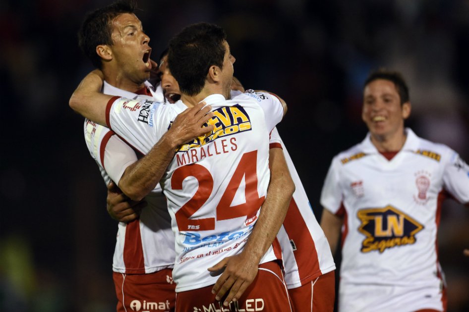 Huracán sacó ventaja sobre Defensor Sporting en Copa Sudamericana