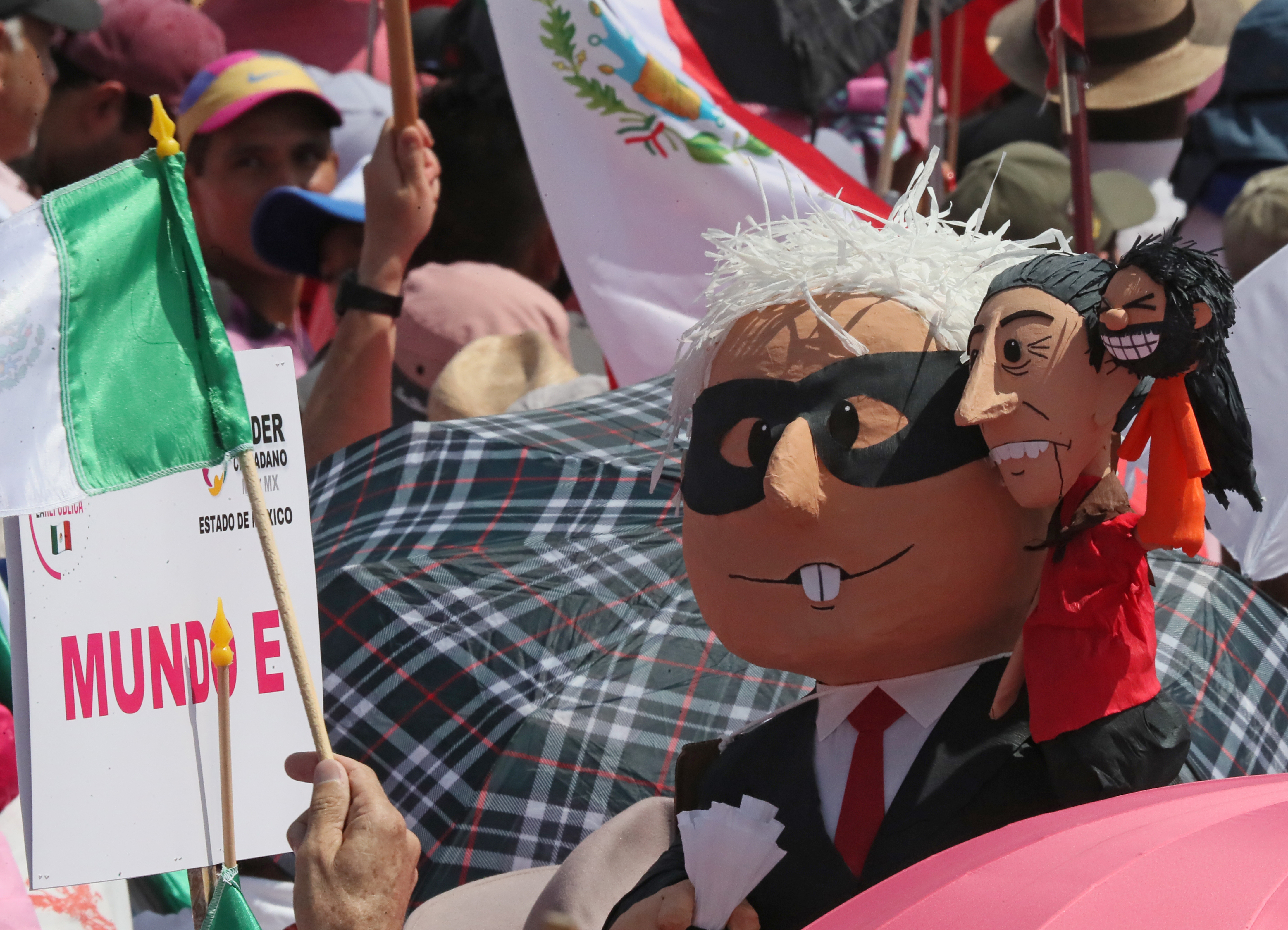 Marchas contra el gobierno de López Obrador en plena temporada electoral en México