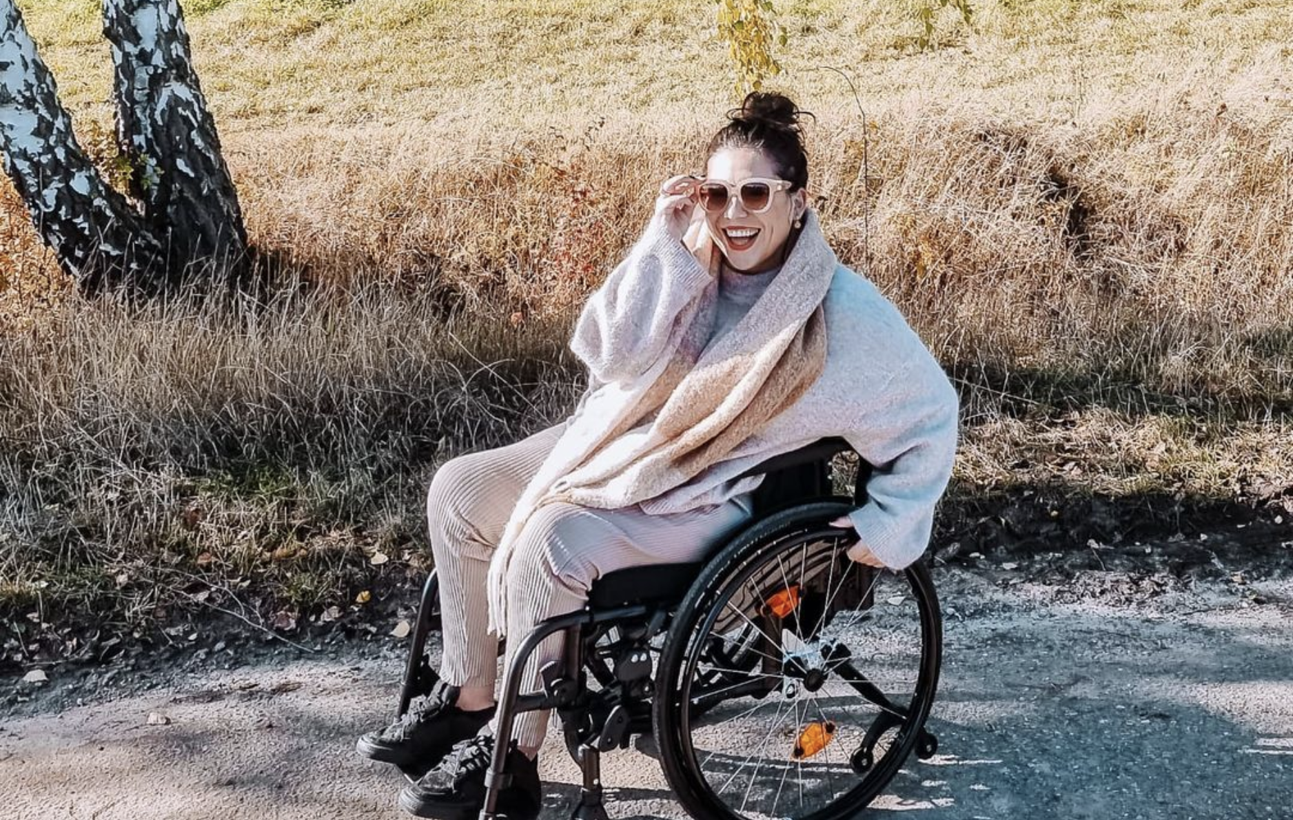 Kim Lumelius viaja por el mundo en su silla de ruedas