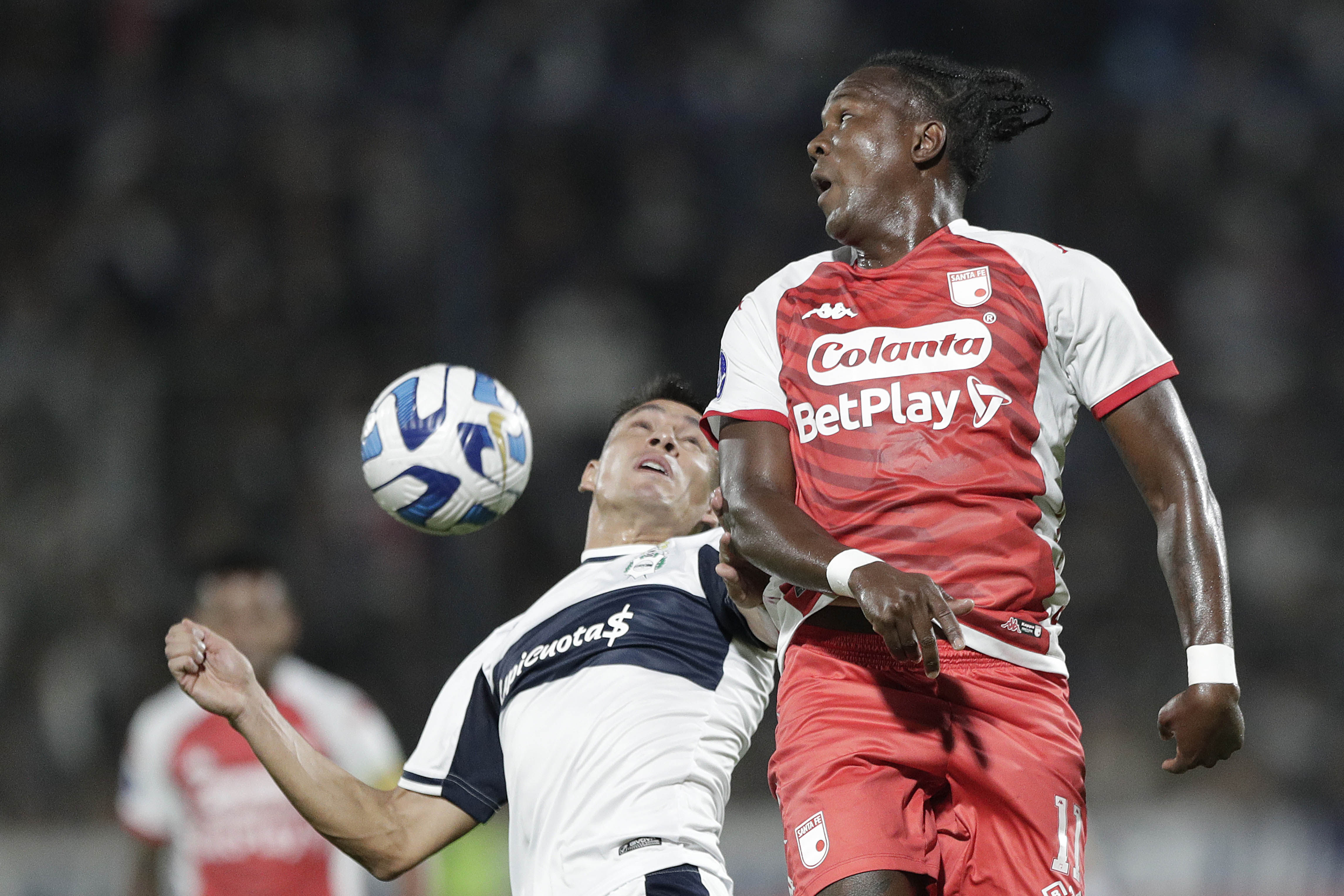 Conmebol abre investigación y Gimnasia rechaza actos de racismo contra Rodallega