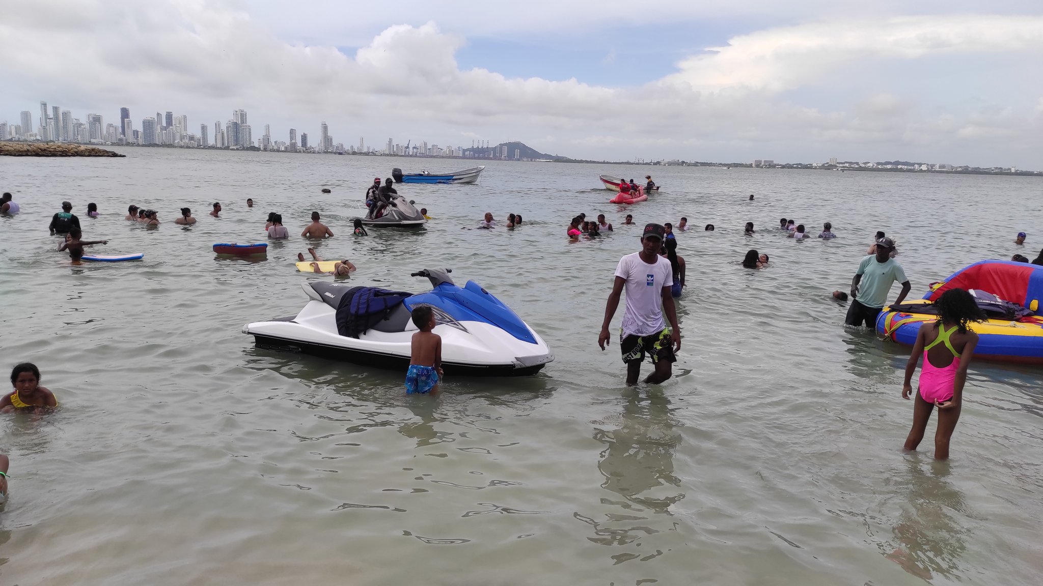 Turista denuncia estafa tras alquiler de moto acuática en Cartagena: fue amenazado
