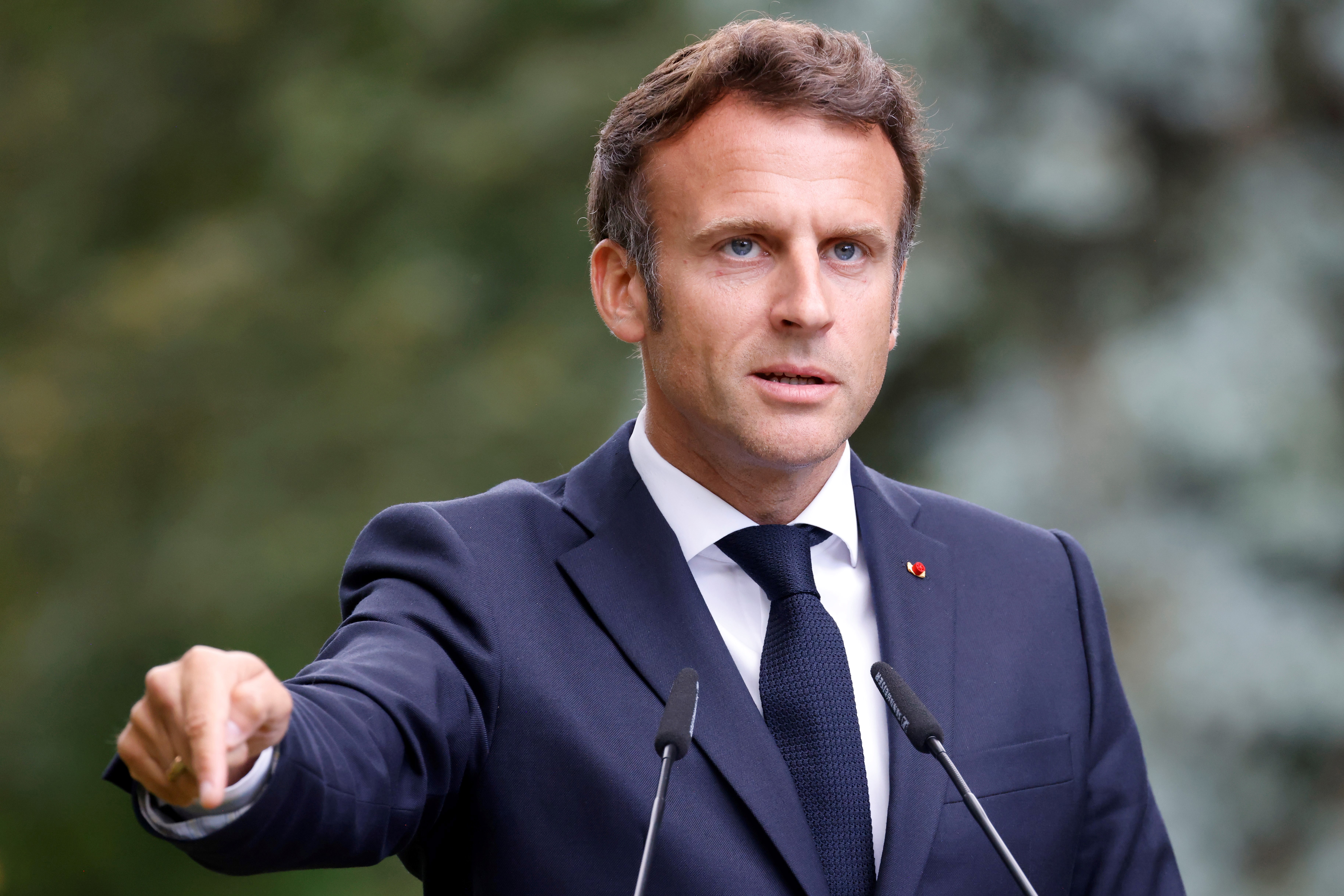 Francia promete seguir con reformas económicas tras recorte de nota de deuda