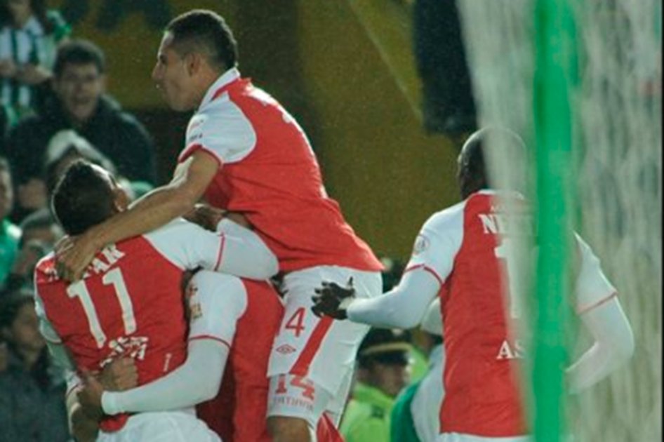 Santa Fe viajó a Perú para debut con Garcilaso en Copa Libertadores