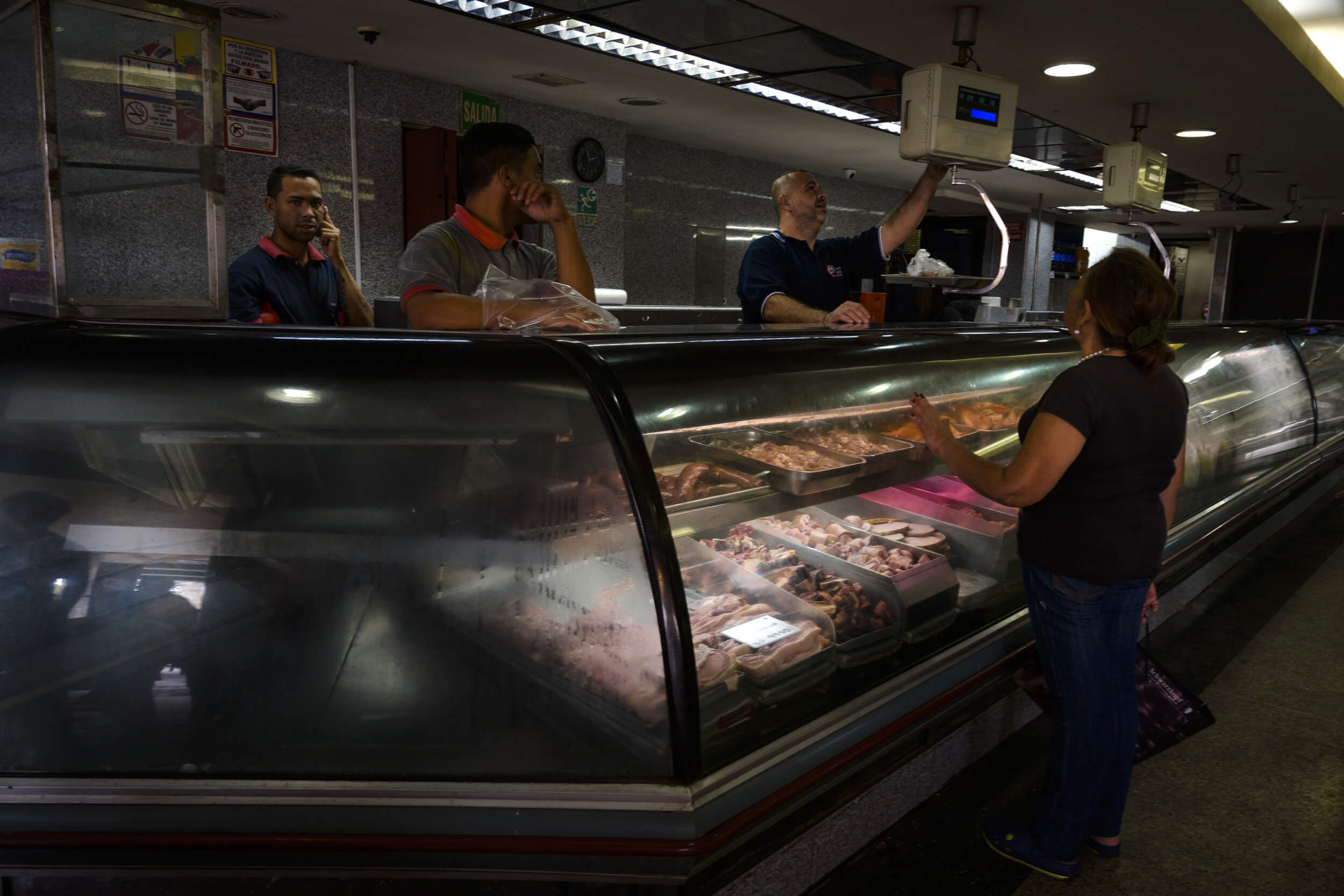 La hiperinflación se «desacelera» en febrero en Venezuela y cierra en 53,7 %
