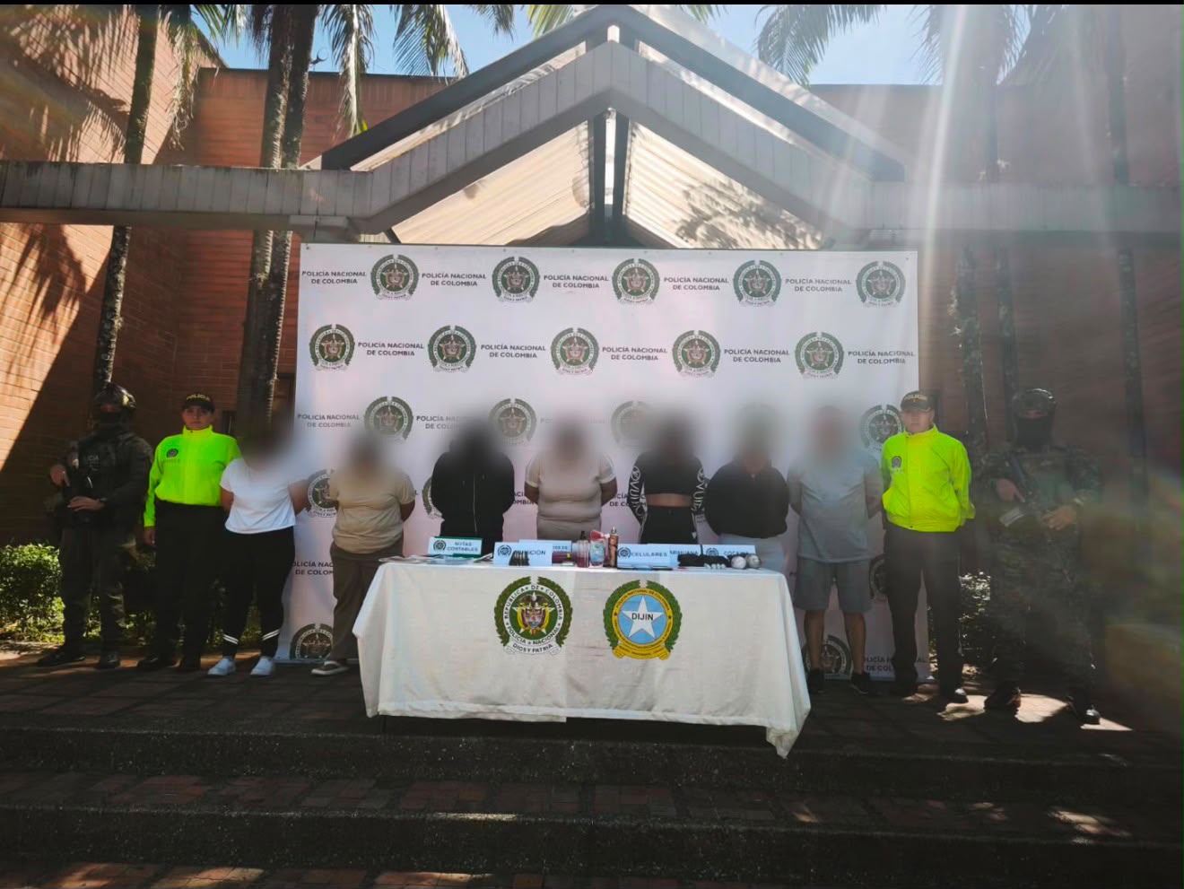 Personas capturadas en la Operación Temis en Medellín.