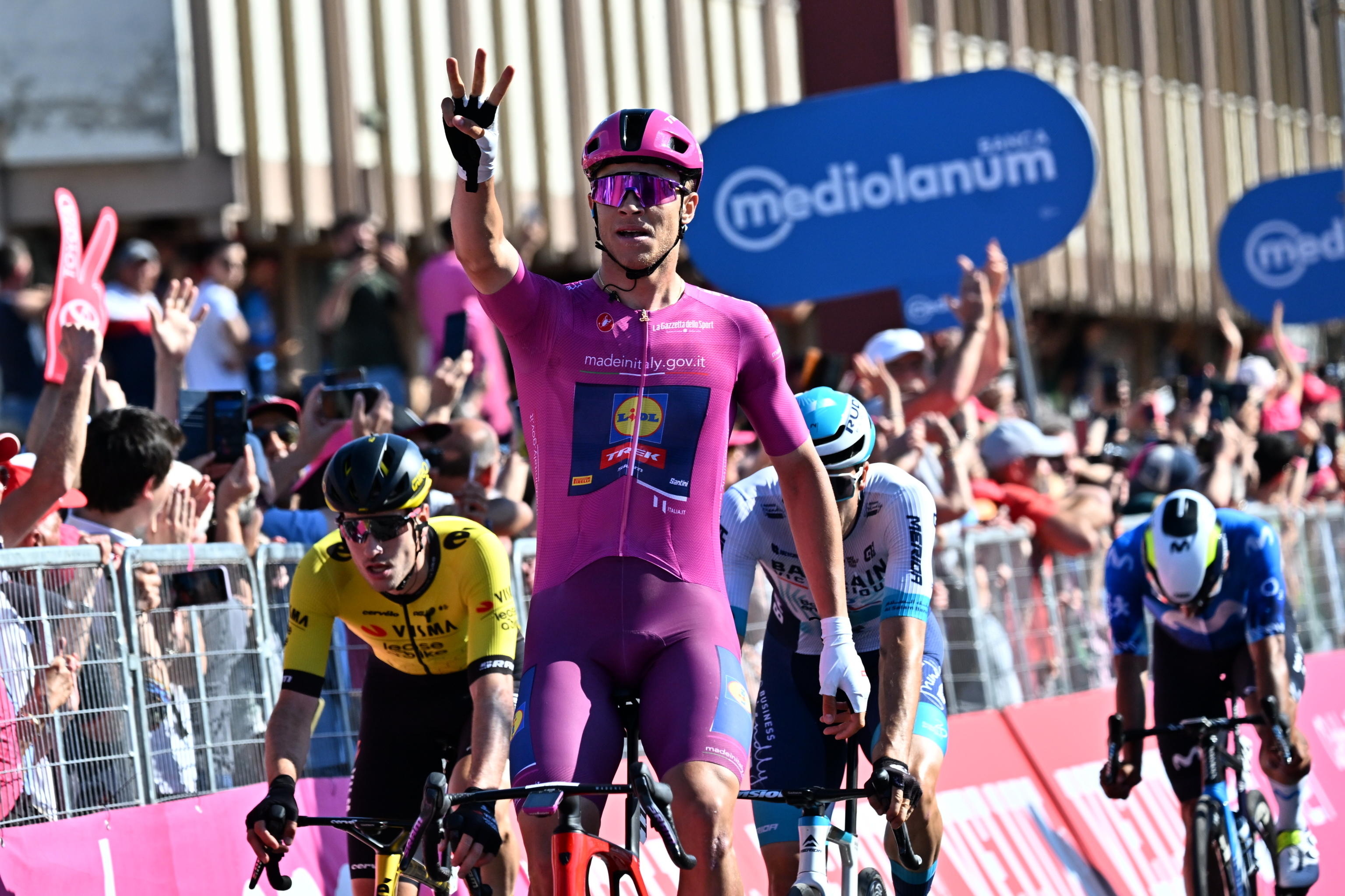 Cento (Italy), 17/05/2024.- Italian rider Jonathan Milan of Lidl Trek team celebrates winning the 13th stage of the Giro d'Italia 2024, a 179 km cycling race from Riccione to Cento, Italy, 17 May 2024. (Ciclismo, Italia) EFE/EPA/LUCA ZENNARO