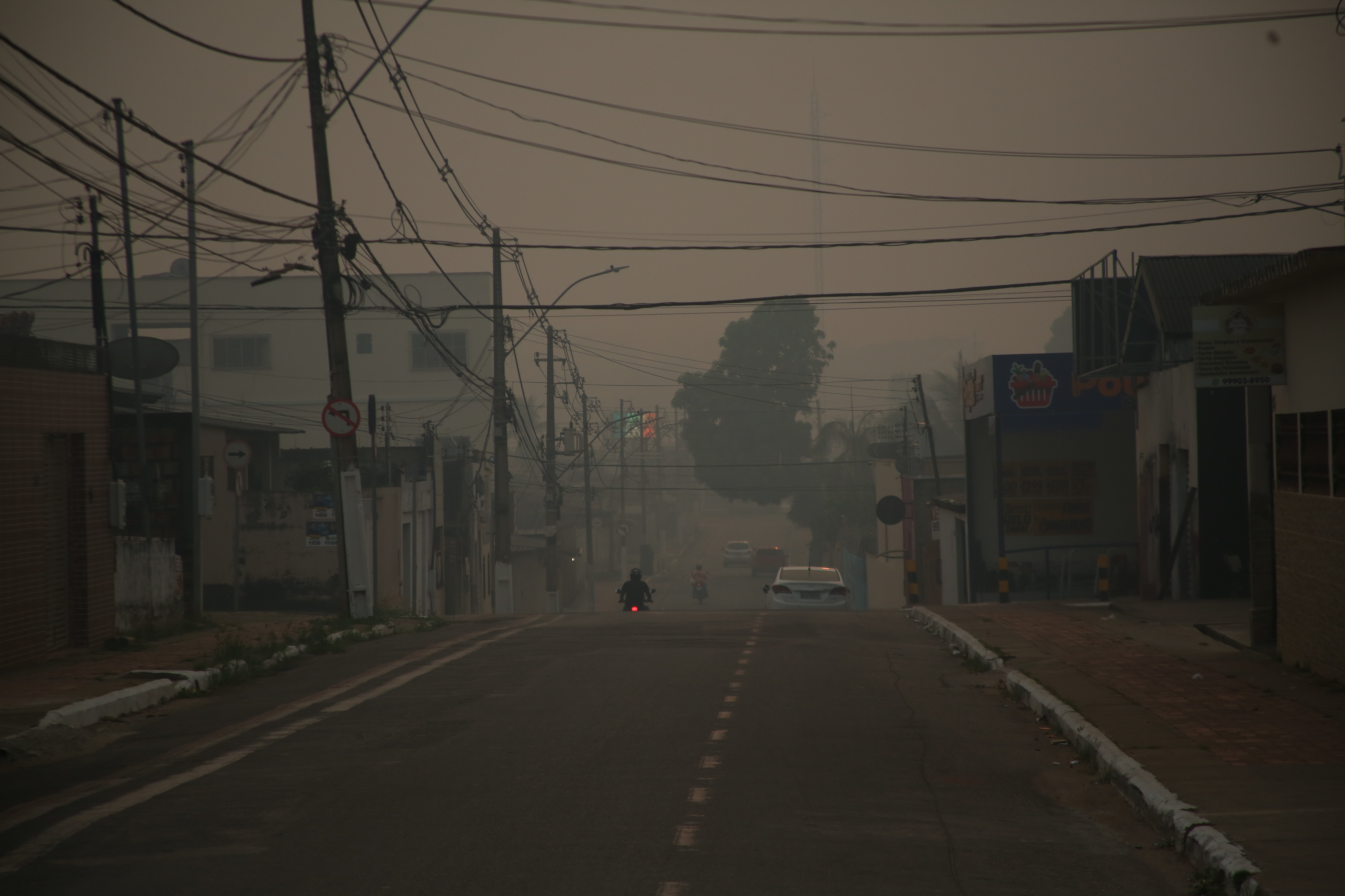 El humo de los incendios cubrió el cielo de la ciudad de Rio Branco, en Acre.
